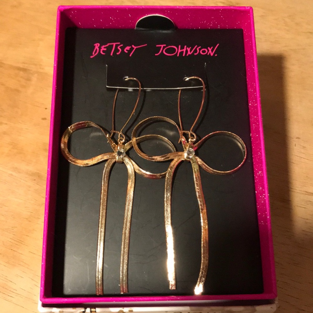 Betsey Clark  -  Beautiful Bow Earrings